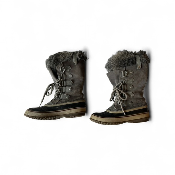 Sorel Charcoal and Black Winter Boots with Faux Fur - decorative button missing - Picture 7 of 7